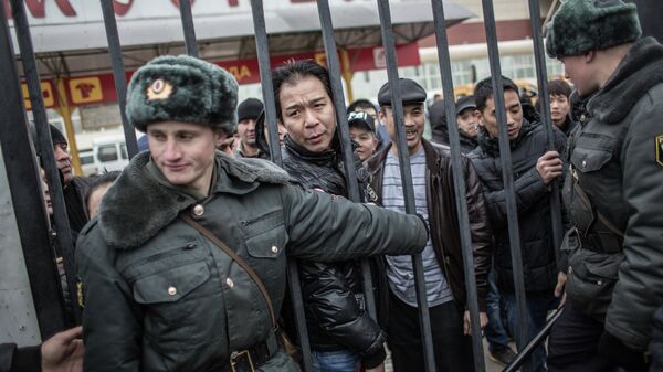 Полиция проводит проверку миграционного законодательства в ТЦ Москва в Люблино - Sputnik Таджикистан