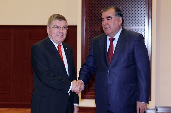 Президент Таджикистана Эмомали Рахмон встретился с главой МОК Томасом Бахом. 15 июня 2015 года - Sputnik Таджикистан
