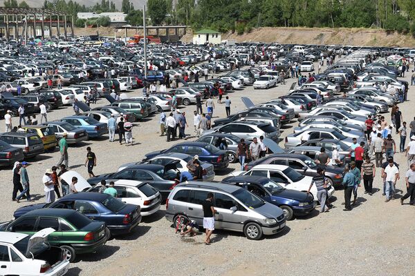 Авторынок в селе Чимтеппа - Sputnik Тоҷикистон