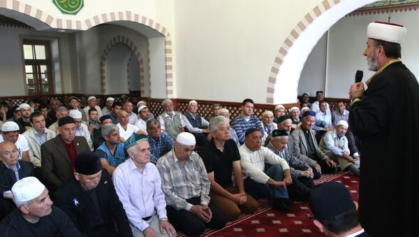 Коллективная молитва в мечети. Архивное фото - Sputnik Таджикистан