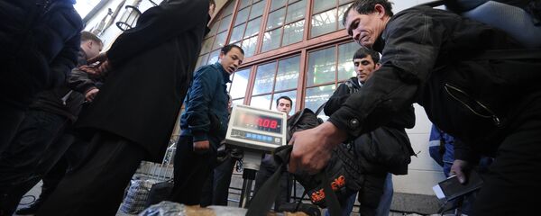 Тафтиши мусофирони қатори Маскав-Душанбе. Акс аз бойгонӣ Тафтиши мусофирони қатори Маскав-Душанбе. Акс аз бойгонӣ - Sputnik Тоҷикистон