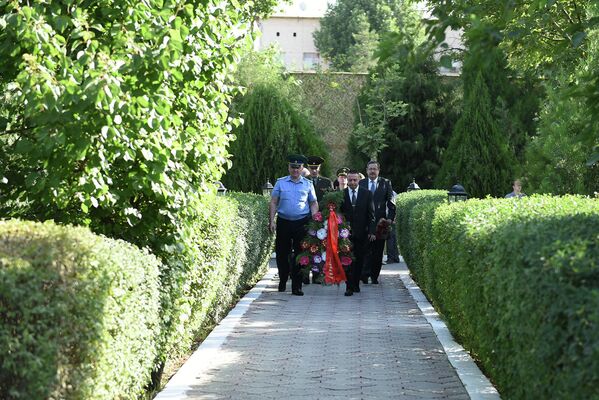 День Памяти и скорби: в Душанбе вспомнили погибших в ВОВ - Sputnik Таджикистан