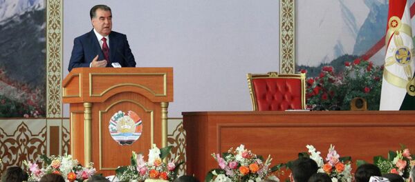 Эмомали Рахмон на встрече со студентами Таджикистана. 26 июня 2015 года - Sputnik Таджикистан