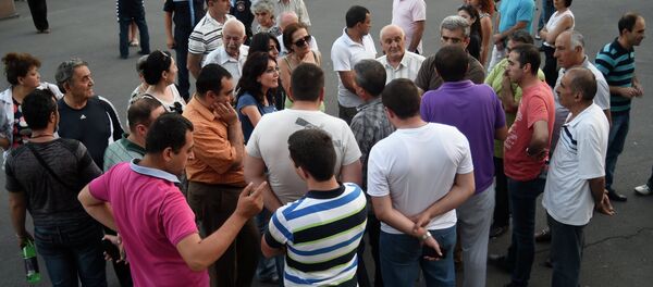 Акция протеста против повышения тарифов на электроэнергию. 29 июня 2015 года - Sputnik Тоҷикистон