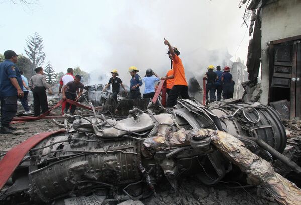 Крушение военно-транспортного самолета в Индонезии - Sputnik Таджикистан