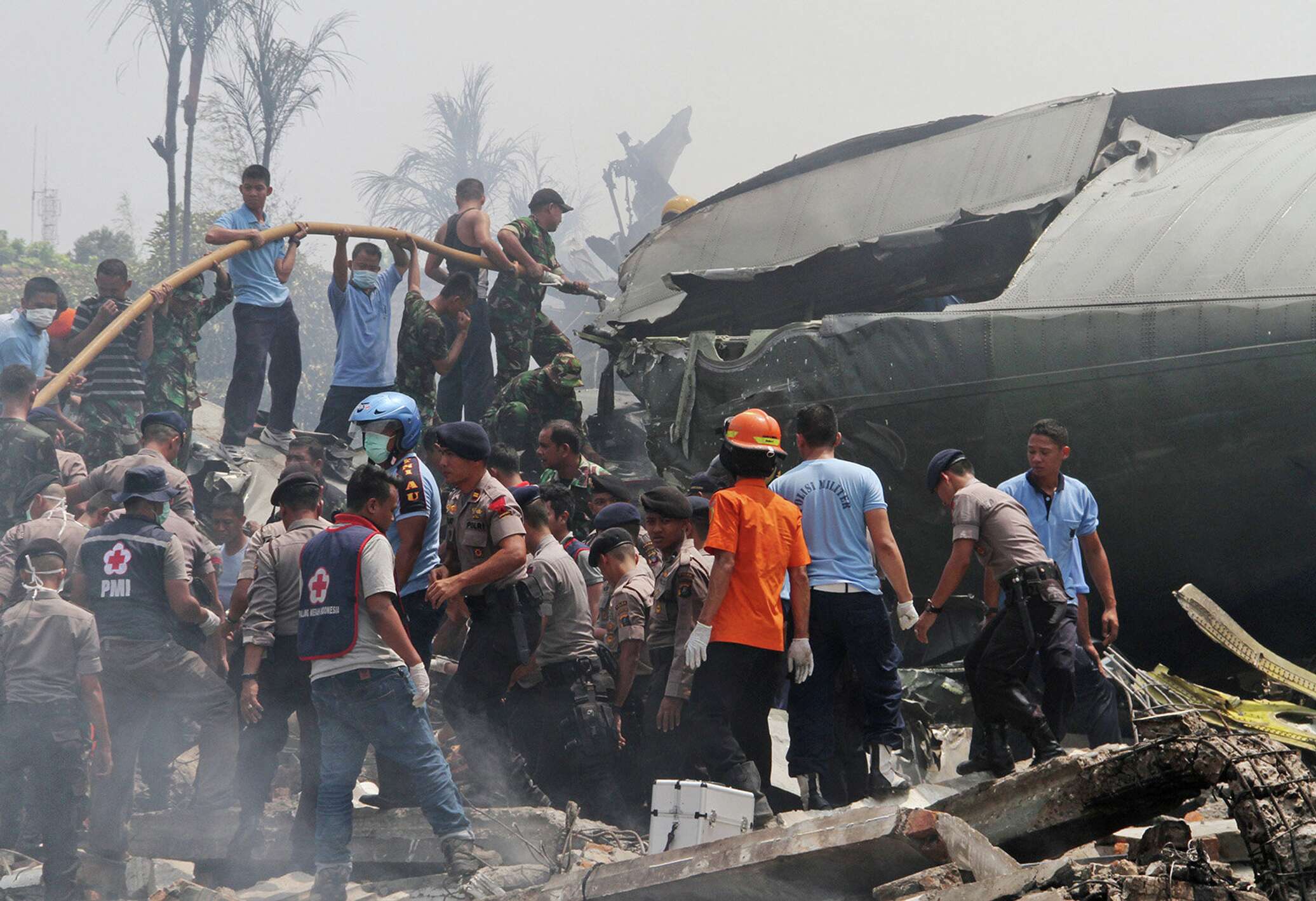 Самая большая авиакатастрофа. Катастрофа а 300 в Индонезии. Авиакатастрофа с-130 в Индонезии. Катастрофа c-130 в Медане.