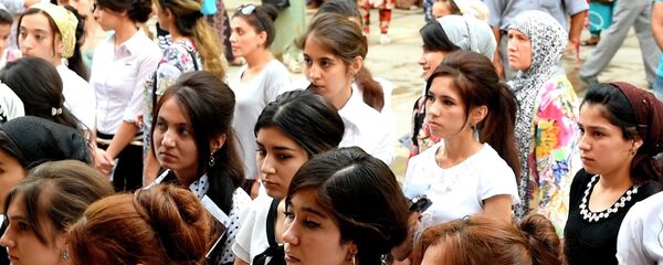 Имтиҳоноти дохилшавӣ ба макотиби олӣ. Акс аз бойгонӣ - Sputnik Тоҷикистон