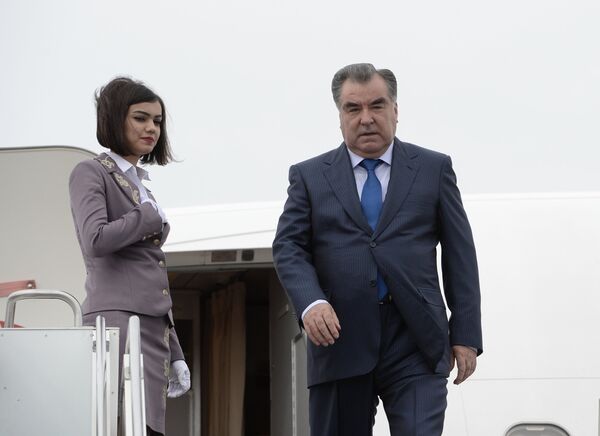 Прилет в Уфу Президента Республики Таджикистан Эмомали Рахмона - Sputnik Таджикистан