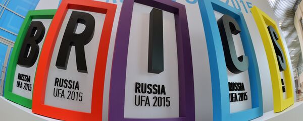 Фаъолияти хадамоти матбуотии байналмилалии саммити БРИКС ва СҲШ дар Уфа Фаъолияти хадамоти матбуотии байналмилалии саммити БРИКС ва СҲШ дар Уфа - Sputnik Тоҷикистон