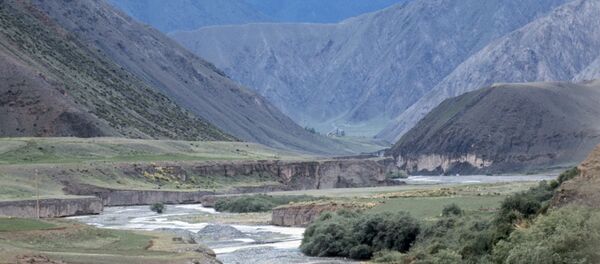 Рӯди Ванҷ дар ноҳияи Ванҷ. Акс аз бойгонӣ - Sputnik Тоҷикистон