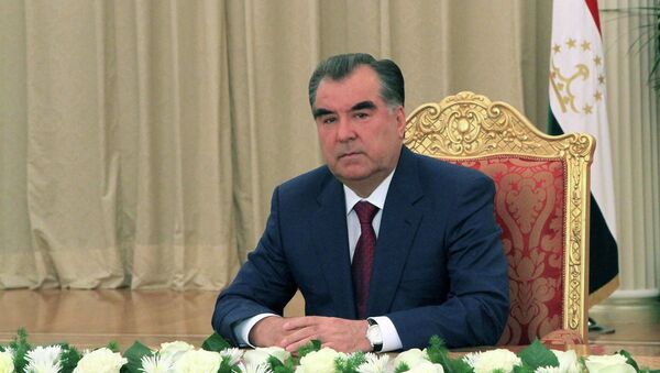 Эмомали Рахмон поздравил соотечественников с праздником Ид аль-Фитр - Sputnik Таджикистан