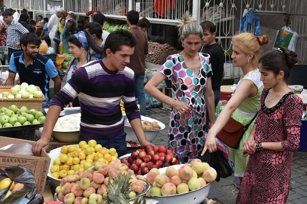 Предпраздничный базар накануне Ид-аль-фитр - Sputnik Таджикистан