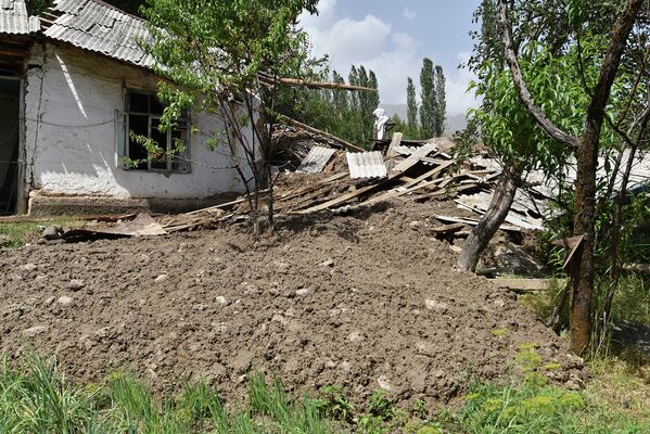 Последствия схода селевого потока в кишлаке Бедак - Sputnik Таджикистан