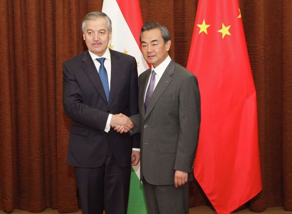 Встреча министров иностранных дел КНР Ван И и Таджикистана Сироджидина Аслова в Пекине 23.07.2015 - Sputnik Таджикистан