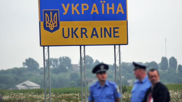 Аломати роҳ, ки ба қаламрави Украина мутаалиқ будани минтақаро нишон медиҳад. Акс аз бойгонӣ - Sputnik Тоҷикистон