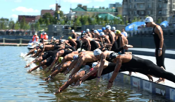 Сабқати ҷаҳонии FINA 2015. Шиноварӣ дар об. Мусобиқа байни мардон дар масофаи 10 км Сабқати ҷаҳонии FINA 2015. Шиноварӣ дар об. Мусобиқа байни мардон дар масофаи 10 км - Sputnik Тоҷикистон
