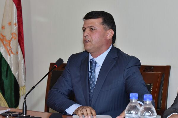 Кодириён Аламхон на пресс-конференции Агентства по госфинконтролю и борьбе с коррупцией РТ 27 июля 2015 года - Sputnik Таджикистан