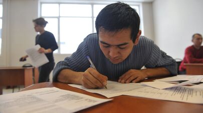 Экзамен по русскому языку для мигрантов, архивное фото