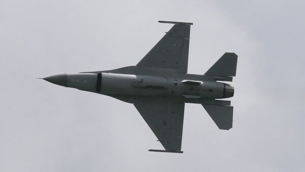 Ҳавопаймои ҷангандаи  F-16 - Sputnik Тоҷикистон