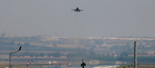 Самолет ВВС Турции. Архивное фото - Sputnik Таджикистан