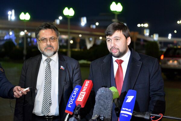 Представители ДНР и ЛНР в аэропорту Минска - Sputnik Таджикистан