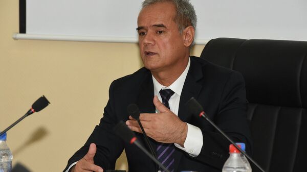 Дилмурод Давлатзода на пресс-конференции Счетной палаты 31 июля 2015 года - Sputnik Таджикистан