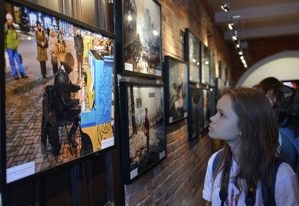 Открытие выставки фотокорреспондента МИА Россия сегодня Андрея Стенина - Sputnik Таджикистан