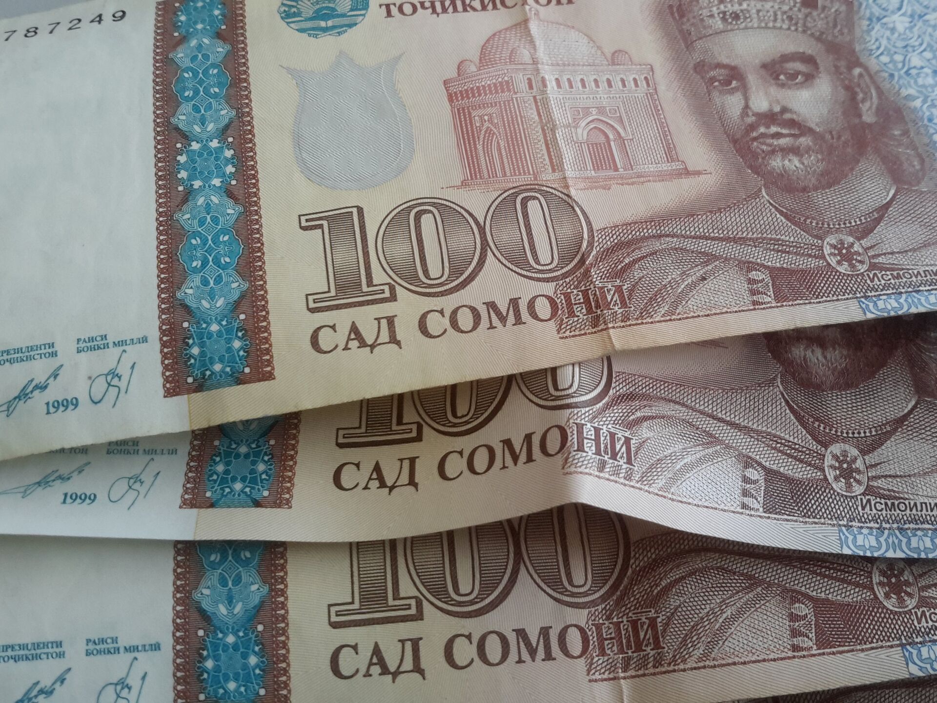Сум таджикистан. 5000 Сомони. Таджикистан сомон пул. Деньги Таджикистана. 1000 Сомони.