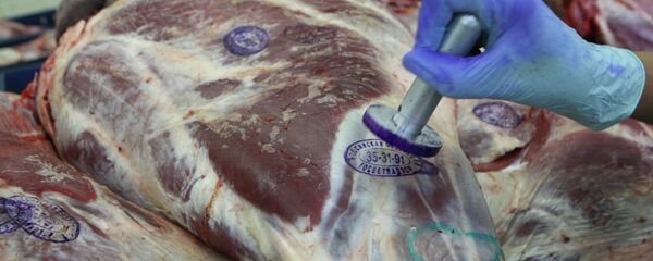 Контроль качества мяса. Архивное фото - Sputnik Тоҷикистон