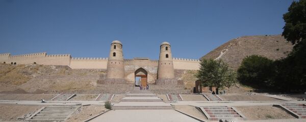 Омодагиҳо барои таҷлил аз 3000-солагии қалъаи Ҳисор Омодагиҳо барои таҷлил аз 3000-солагии қалъаи Ҳисор - Sputnik Тоҷикистон