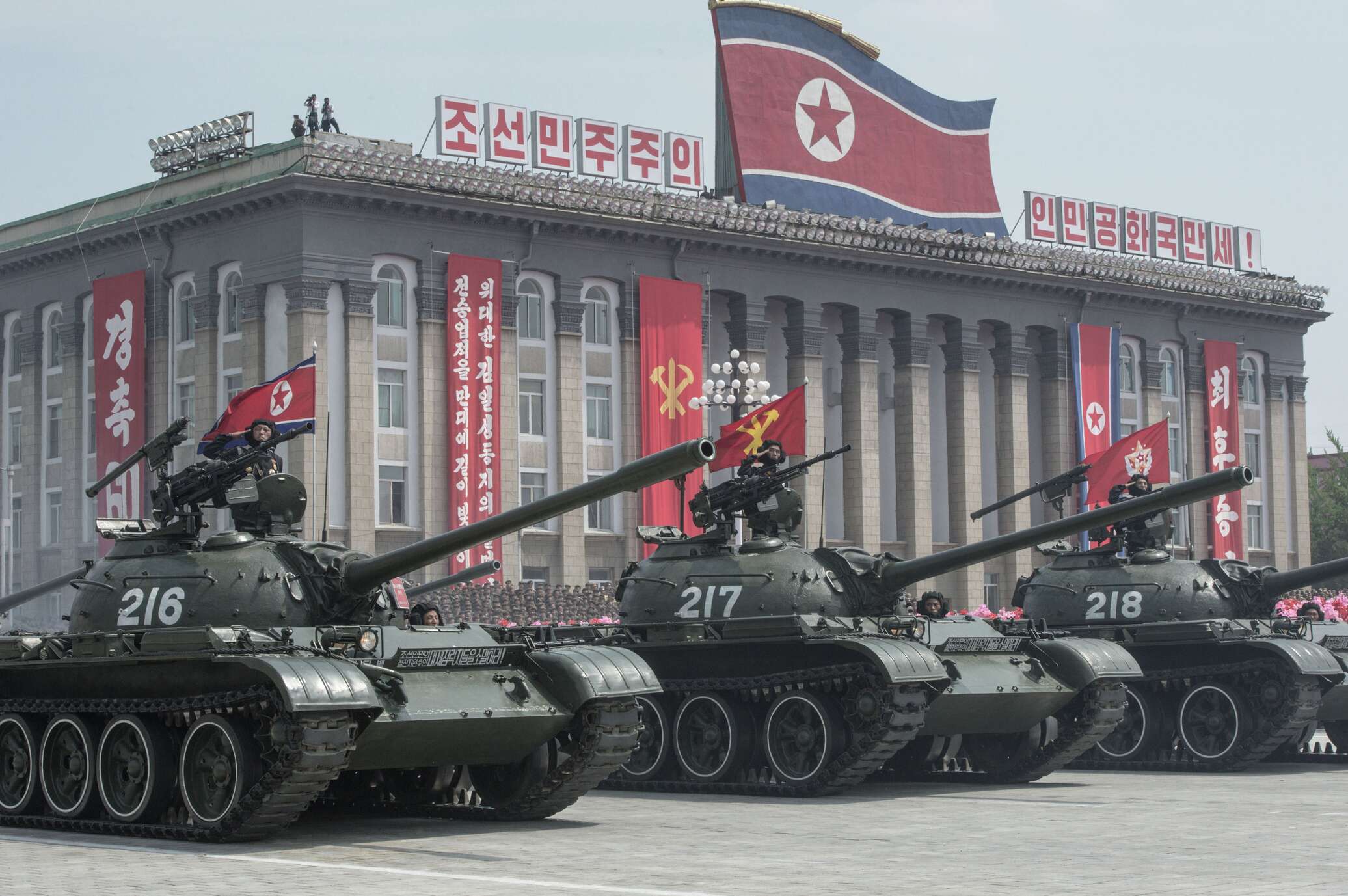 Новый танк северной кореи. Танк Сонгун-915. Танк Северной Кореи. Т-55 КНДР. Чхонмахо-216.