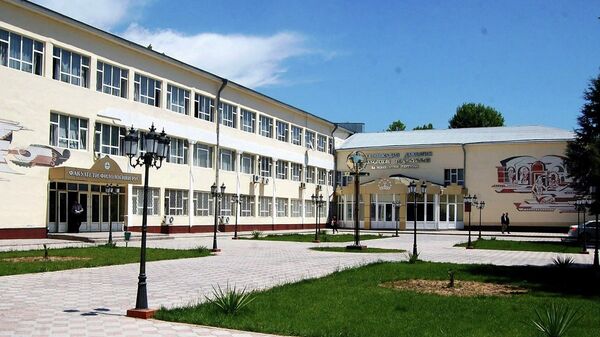 Таджикский государственный институт языков имени С. Улугзода. Архивное фото - Sputnik Таджикистан