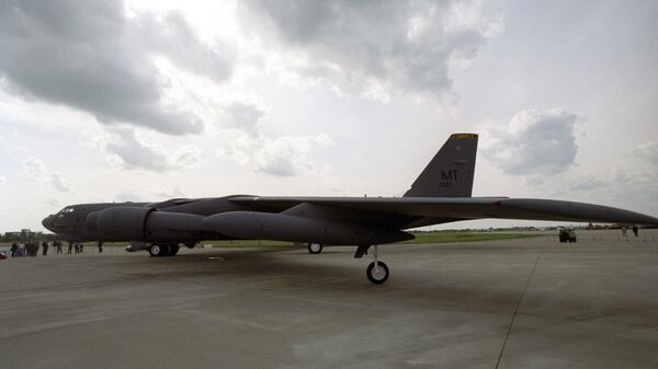 Стратегический американский бомбардировщик B-52. Архивное фото - Sputnik Тоҷикистон