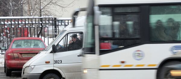 Микроавтобусҳо дар Русия. Акс аз бойгонӣ - Sputnik Тоҷикистон