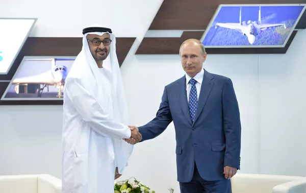 Раиси ҷумҳури ФР В.Путин аз намоишгоҳи ҳавонавардии МАКС-2015 дидан кард Раиси ҷумҳури ФР В.Путин аз намоишгоҳи ҳавонавардии МАКС-2015 дидан кард - Sputnik Тоҷикистон
