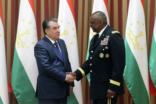 Встреча Эмомали Рахмона с Ллойдом Остином III - Sputnik Таджикистан