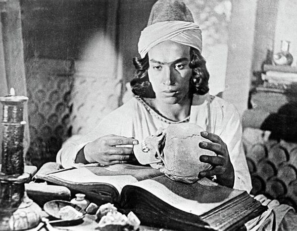 Марат Орипов в роли Авиценны. 1956 год. Репродукция Марат Орипов в роли Авиценны. 1956 год. Репродукция - Sputnik Таджикистан