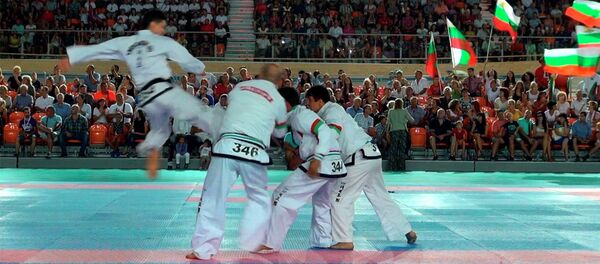 Выступление  сборной РТ по таэквондо в Болгарии  в самозащите - Sputnik Таджикистан