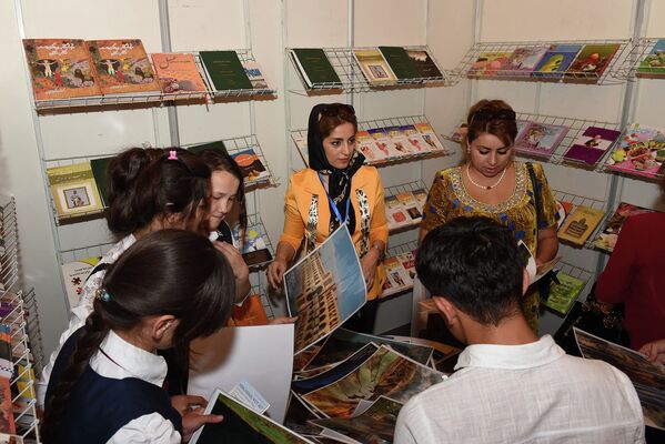 Пятая международная выставка Книги Душанбе - Sputnik Таджикистан