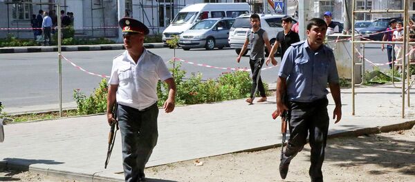 Милиционеры на улицах Душанбе, архивное фото Милиционеры на улицах Душанбе, архивное фото - Sputnik Тоҷикистон