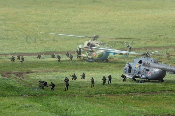 Учения войск Центрального военного округа на полигоне Чебаркуль - Sputnik Таджикистан