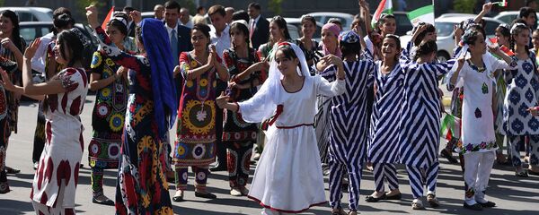 Жители Таджикистана. Архивное фото Жители Таджикистана. Архивное фото - Sputnik Таджикистан