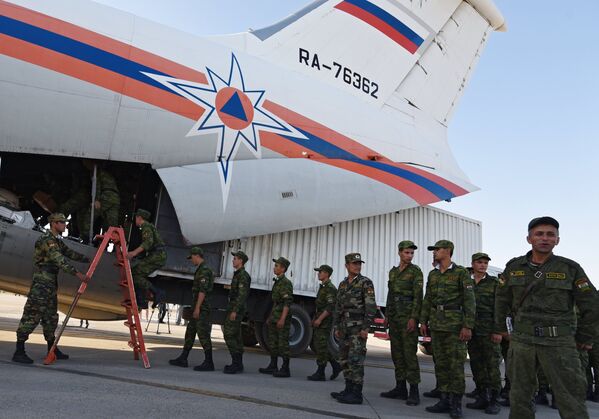 МЧС России доставило гуманитарный груз в Таджикистан - Sputnik Таджикистан