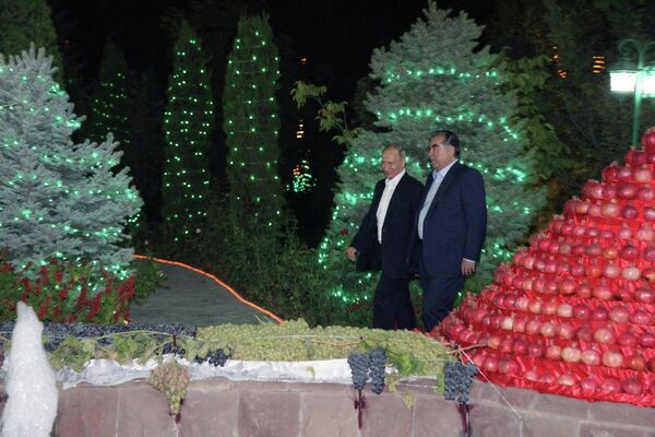 Прогулка глав государств-членов ОДКБ в Душанбе - Sputnik Таджикистан