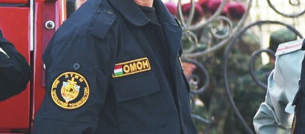 Сотрудник ОМОН Таджикистана. Архивное фото Сотрудник ОМОН Таджикистана. Архивное фото - Sputnik Таджикистан