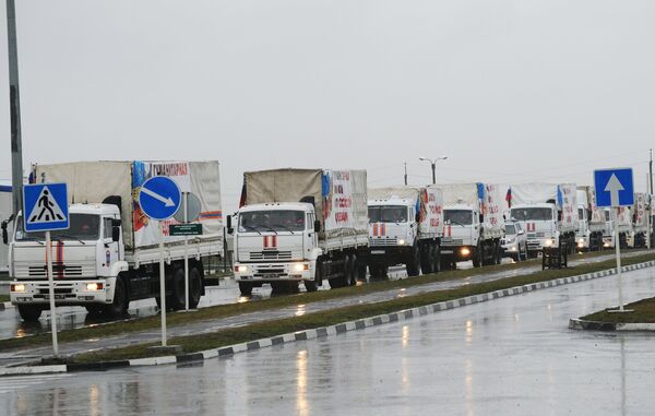 23-й гуманитарный конвой для населения Донбасса на КПП Матвеев Курган - Sputnik Таджикистан