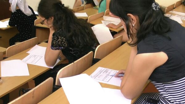 Экзамен в локальном центре тестирования в филиале МГУ в Душанбе - Sputnik Таджикистан