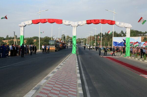 Церемония сдачи в эксплуатацию реконструированной автотрассы Душанбе-Турсунзаде - Sputnik Таджикистан