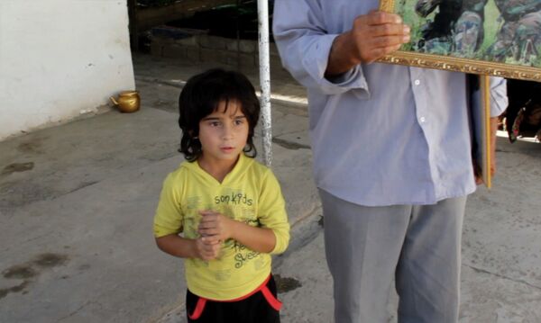 Дочь Рустама Амакиева еще не осознала, что папу самолет больше не привезет - Sputnik Тоҷикистон