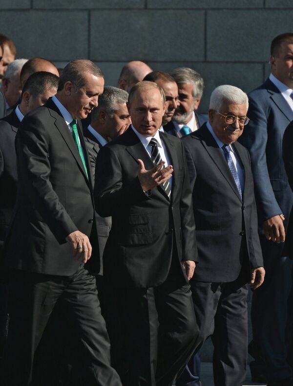 Владимир Путин на  церемонии открытия реконструированной Московской соборной мечети - Sputnik Таджикистан